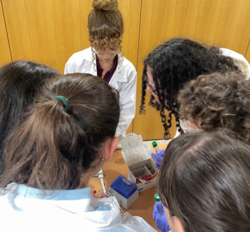 Bacterias electroactivas para monitorizar la calidad del agua en ambientes remotos