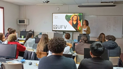 Alumnos del IES Mirasierra y del Colegio Santa María la Blanca participarón en un taller sobre el etiquetado alimentario y la elección responsable de productos.